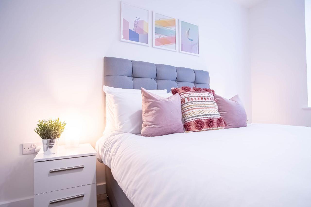 Luxury Apartments Available Next To Train Station - The Wallgate Apartments Wigan - Free Parking Eksteriør bilde