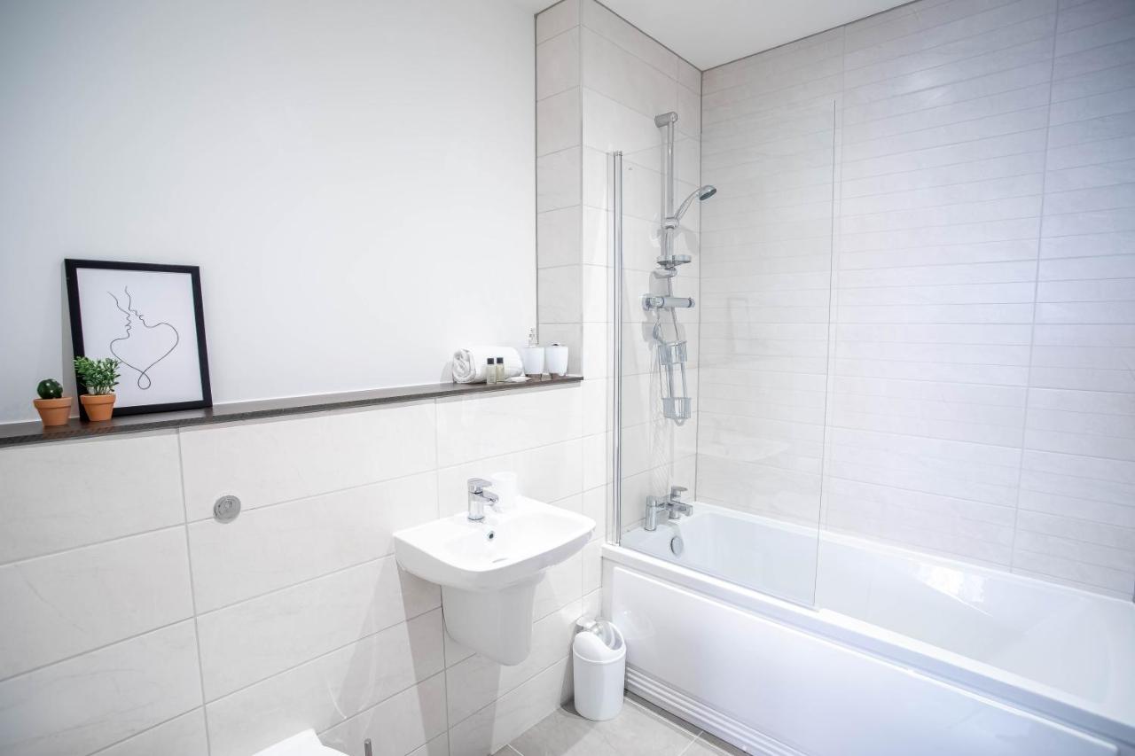 Luxury Apartments Available Next To Train Station - The Wallgate Apartments Wigan - Free Parking Eksteriør bilde