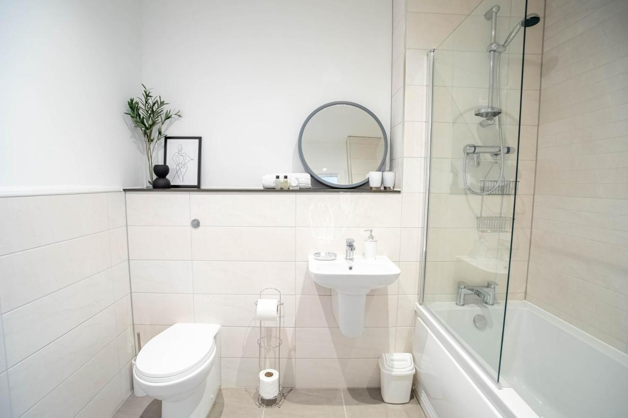 Luxury Apartments Available Next To Train Station - The Wallgate Apartments Wigan - Free Parking Eksteriør bilde